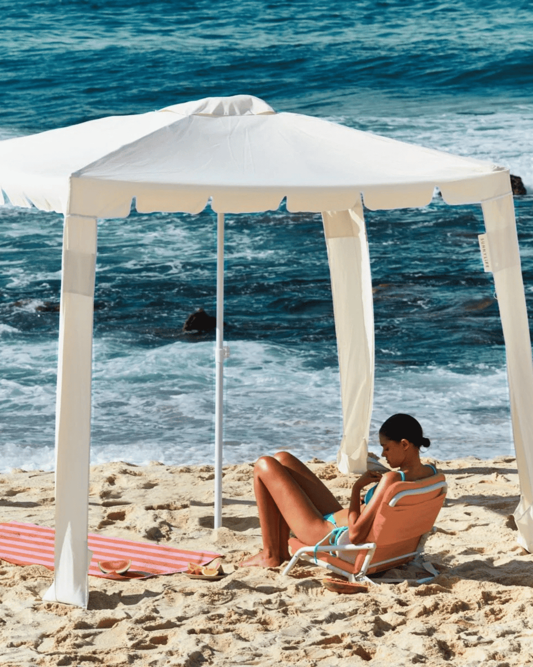 The Casa Blanca Beach Cabana by SUNNYLiFE 🏖️