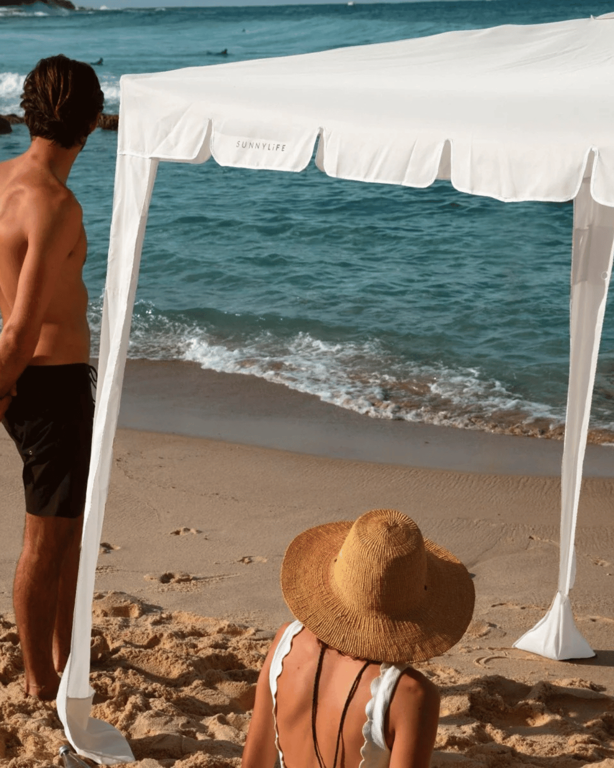 The Casa Blanca Beach Cabana by SUNNYLiFE 🏖️