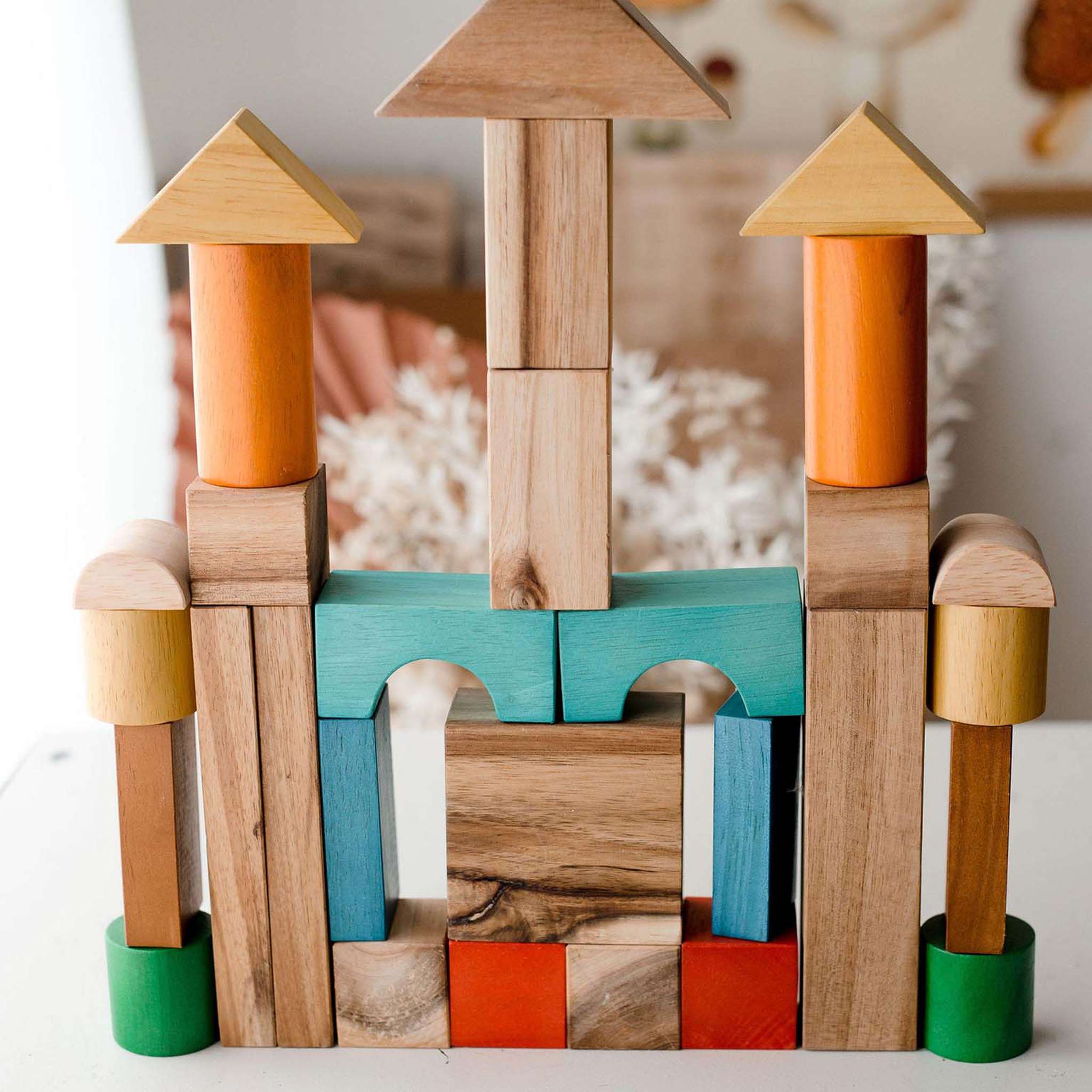 qtoys wooden natural coloured building block set tower