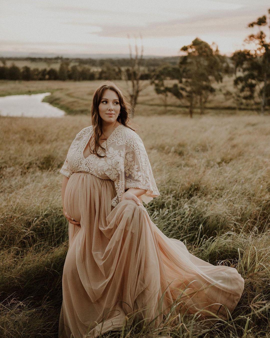 Jess Karafilis l Maternity Photoshoot Hunter Valley, NSW