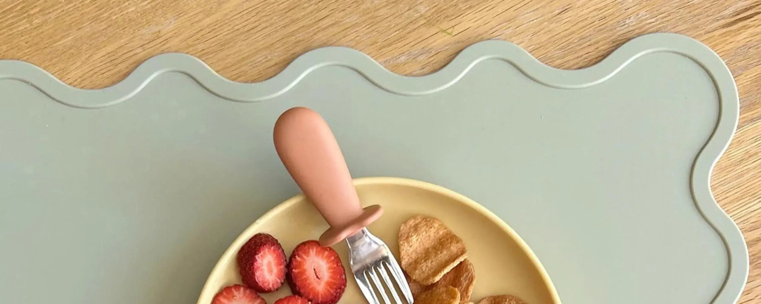 POLLY & CO ❘ Silicone Bibs & Dinnerware