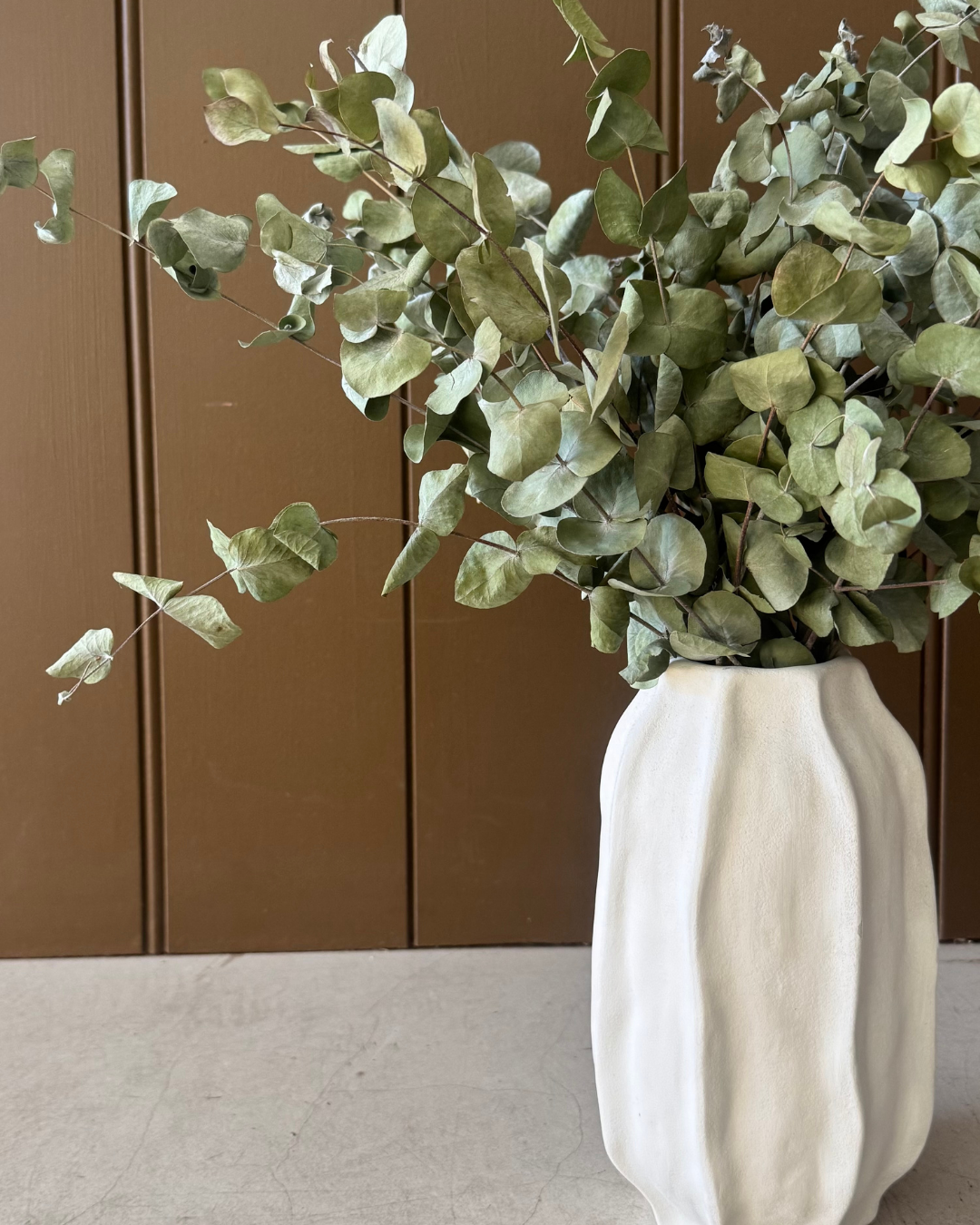 DRIED FLOWER VASE ❘ Rippled White &amp; Gum