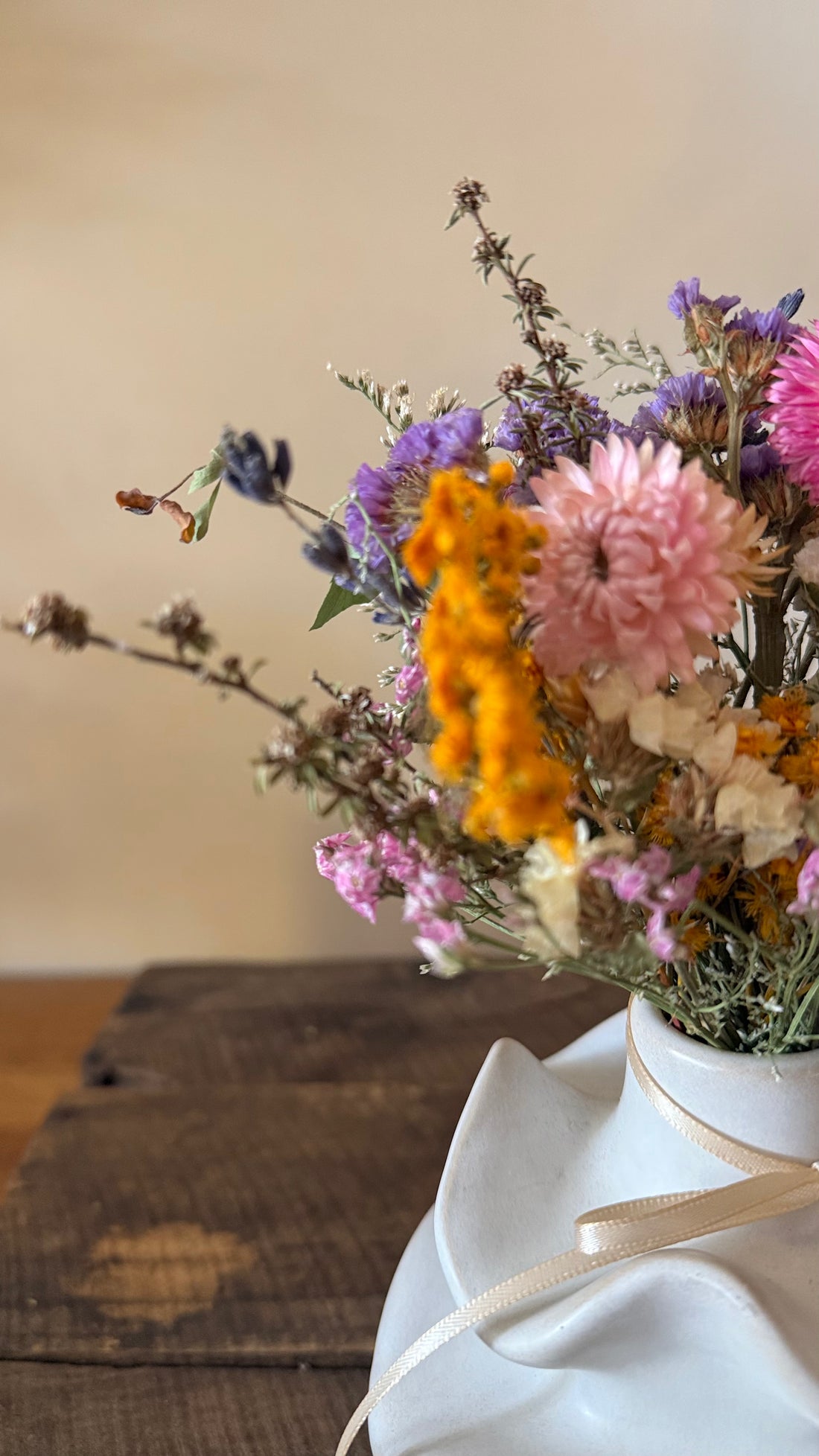 DRIED FLOWER VASE ❘ Mini White Ruffle