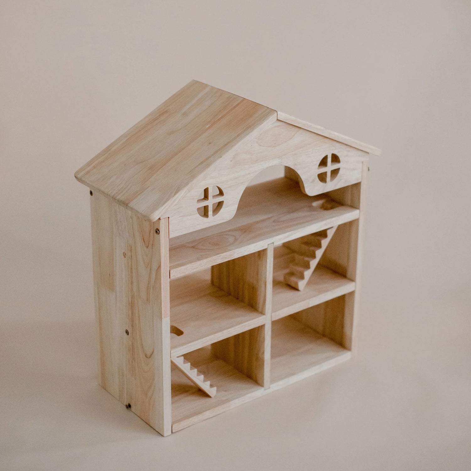 QTOYS l Classic Wooden Doll House Polly Co