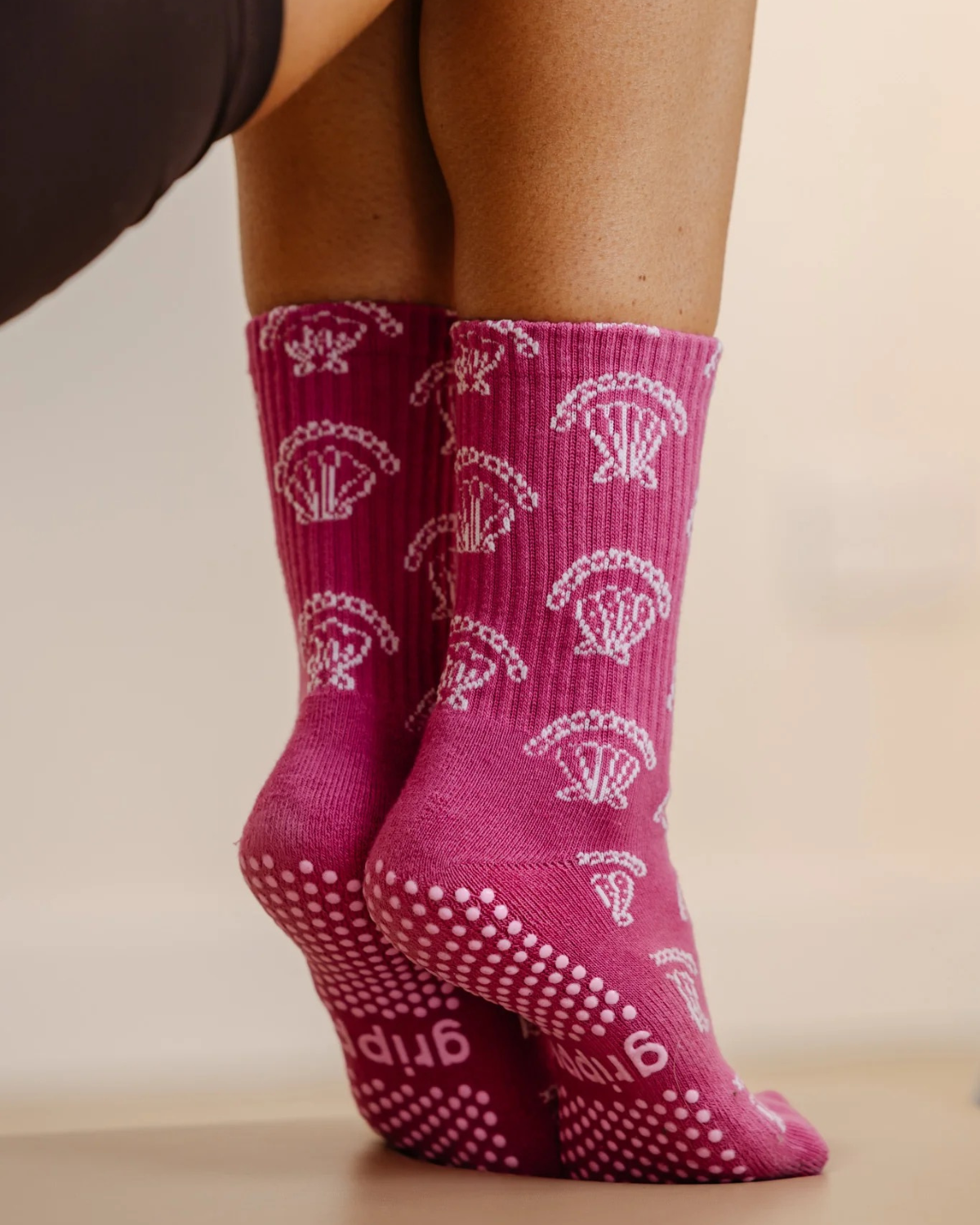Scalloped Shells (Pink) Pilates Grip Socks - Grippy x Lulu Pawlik Collab 