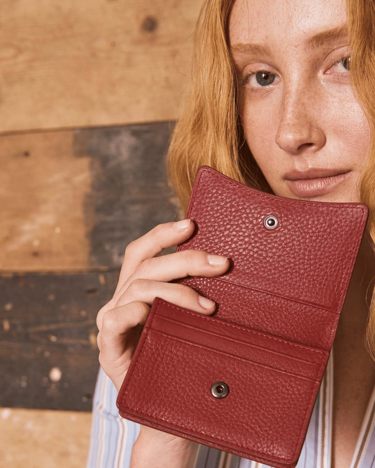 Status Anxiety Lumen Wallet - Rouge 