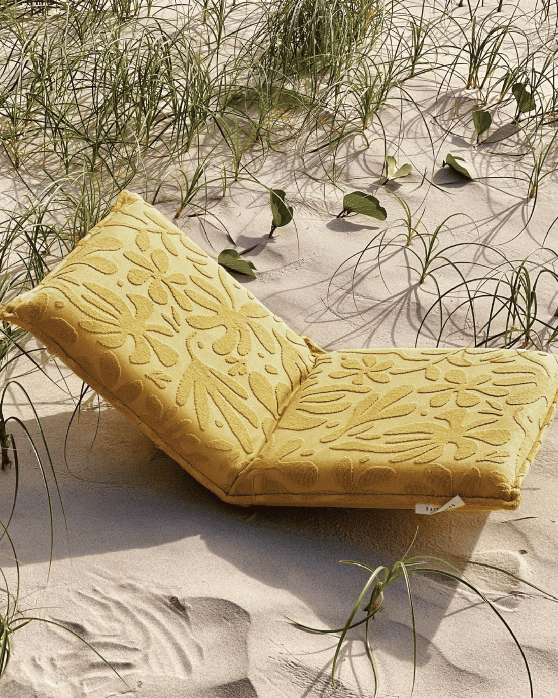 The Mango Bay Luxe folding seat by SUNNYLiFE 🏖️