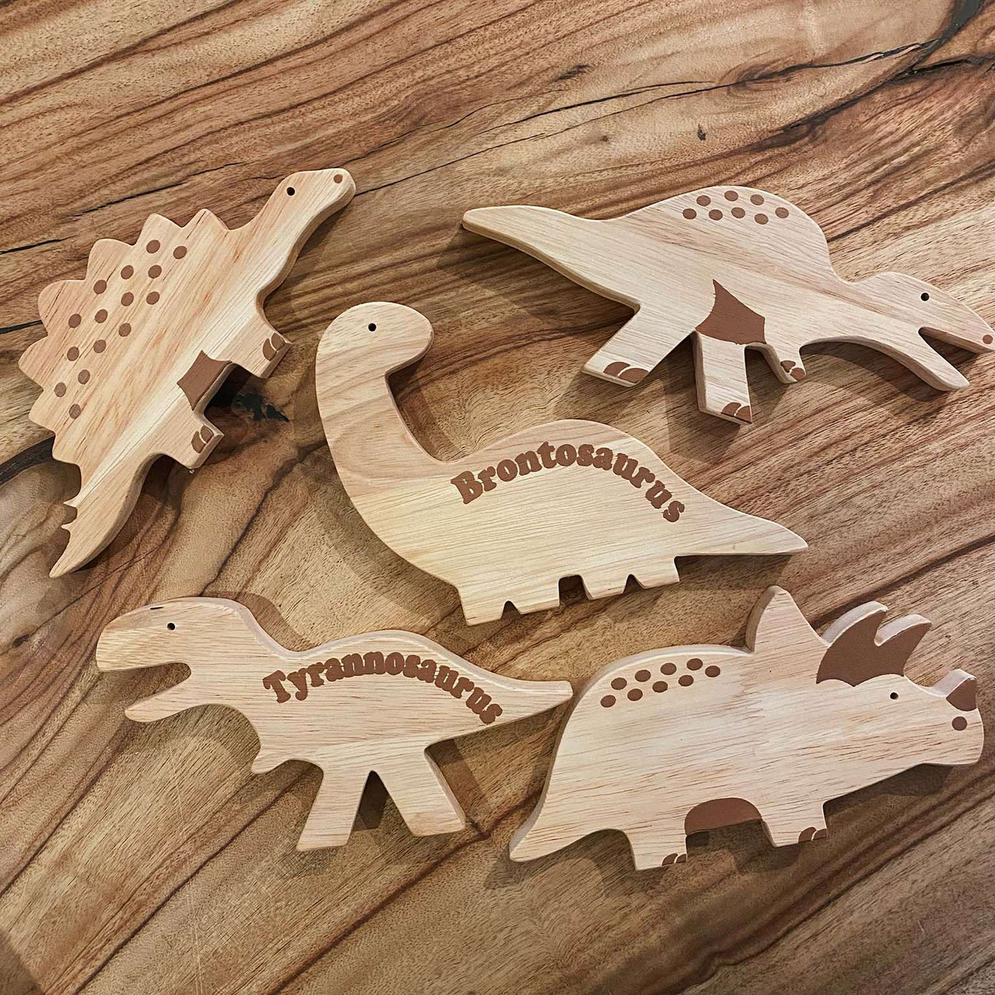 Qtoys Set of 5 Wooden Dinosaur Toys Brontosaurus Tyrannosaurus 